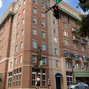 https://holiday-inn-express-savannah-historic-district.top-hotels-in-savannah.com